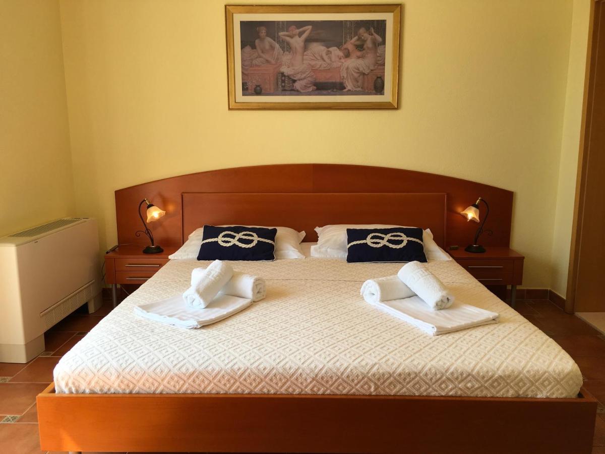Apartments Villa Jadranka Adults Only โบล ภายนอก รูปภาพ